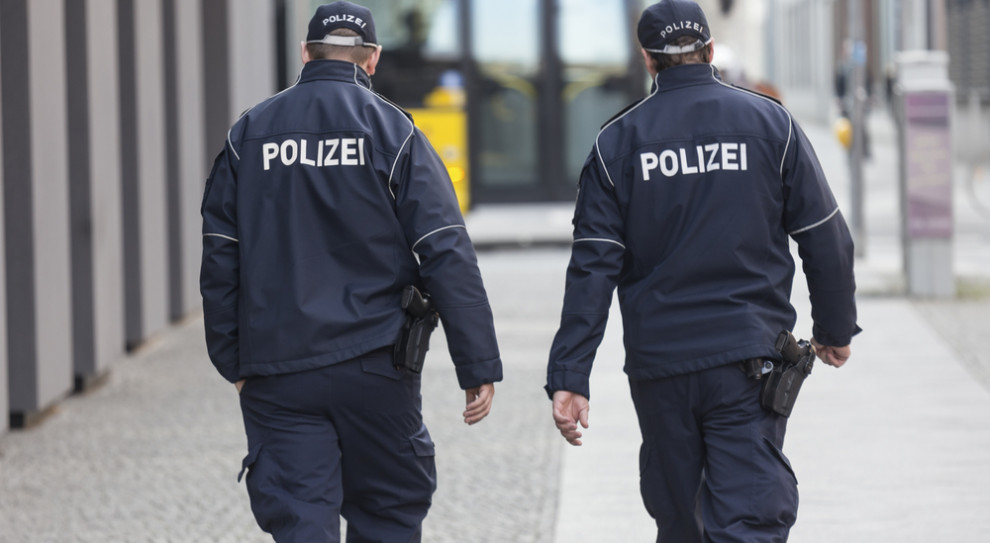 W 2017 roku niemieccy policjanci wypracowali ponad 22 mln nadgodzin (fot.shutterstock.com) Niemieccy policjanci zapracowani. W 2017 roku ponad 22 mln nadgodzin
