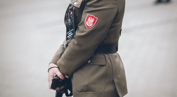 Na mocy ustawy, od października ub.r. emerytury i renty b. funkcjonariuszy aparatu bezpieczeństwa PRL nie mogą być wyższe od średniego świadczenia wypłacanego przez ZUS (fot. pixabay.com) Andrzej Rozenek: 250 tys. podpisów pod projektem przywracającym emerytury mundurowym