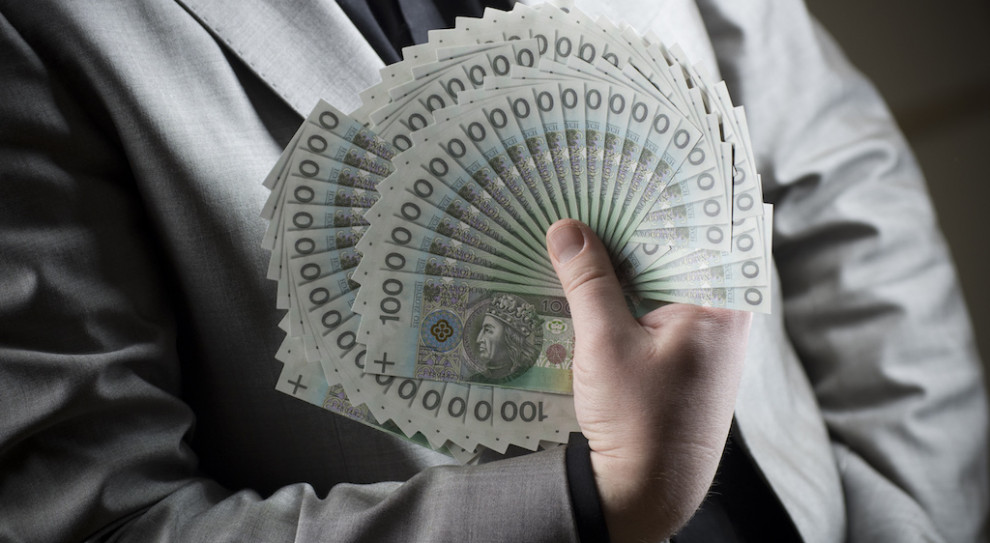 Ogłoszenie o prace w prasie specjalistycznej nie pomogły. Starosta propnuje wysokie wynagrodzenie (fot.pTWP) Mieszkanie i 15 tys. zł pensji. Powiat desperacko szuka lekarza internisty