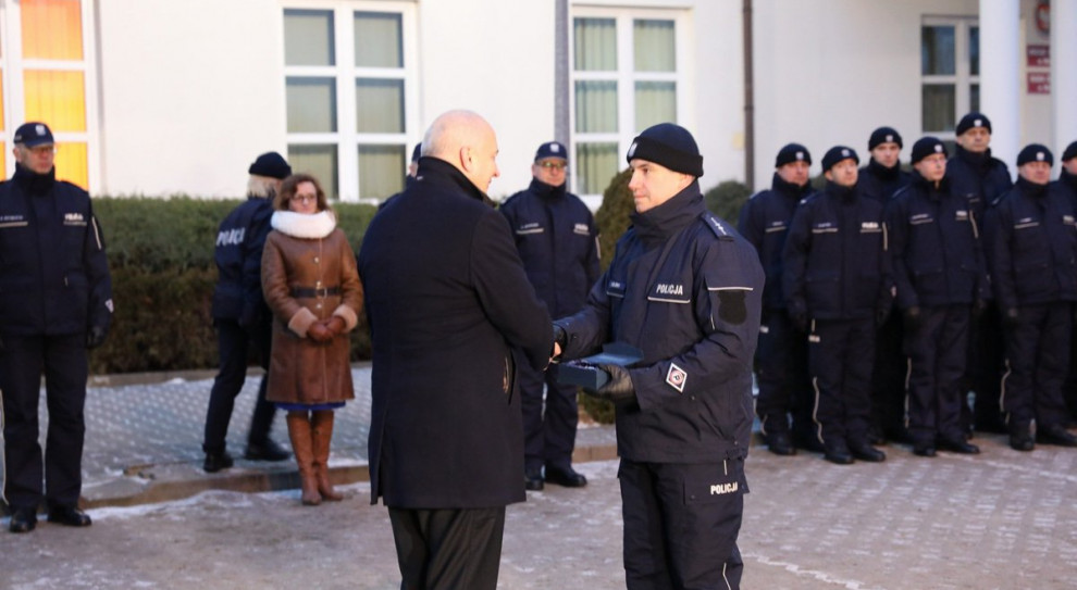 Brudziński przypomniał, że na doposażenie i wyposażenie policji zostanie przeznaczonych do 2020 roku 6 mld zł roku. (fot. MSWiA/twitter) Szef MSWiA ma pełnomocnika ds. kontaktów ze związkami zawodowymi