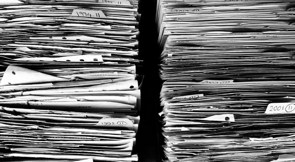 Koniec papierologi? Nowe przepisy pozwolą też pracodawcom przechowywać dokumentację pracowniczą w formie elektronicznej. (Fot. pixabay.com) Senat skrócił czas przechowywania akt pracowniczych z 50 do 10 lat