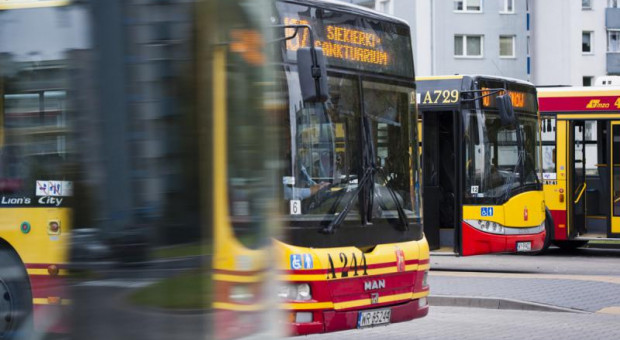 Policjanci ze stołecznej drogówki rozpoczęli w środę wzmożone kontrole stanu trzeźwości i stanu psychofizycznego kierowców miejskich autobusów (fot. UM Warszawa) Policja rozpoczęła wzmożone kontrole kierowców autobusów miejskich