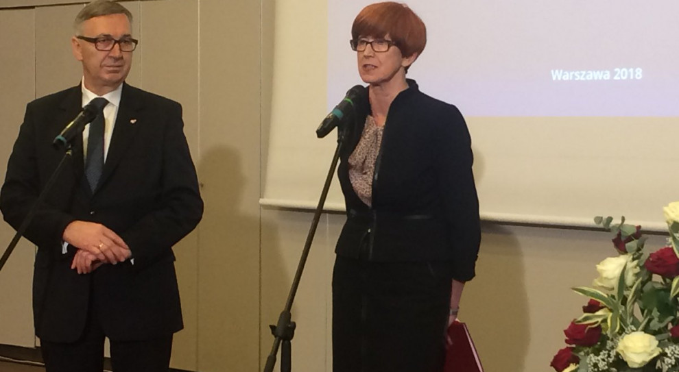 Rafalska wspomniała też o reformie emerytalnej. Jak podkreśliła, z obecnych danych nie wynika, iż w związku z reformą ubyło znacząca liczba pracowników (fot. Ministerstwo Rodziny/twitter) Elżbieta Rafalska: Dane GUS na temat stopy bezrobocia najlepsze od 1991 r.