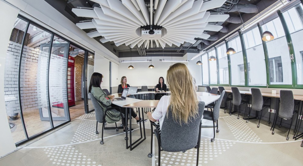 Co-working nie tylko oferuje elastyczność i przestrzeń do rozwoju. (Fot. mat. pras.) Wielka Brytania liderem na rynku elastycznych miejsc pracy. A Polska?