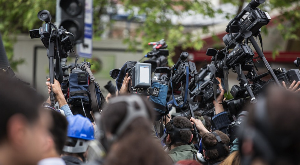 W ubiegłym roku BBC ujawniło, że aż dwie trzecie z najlepiej zarabiających dziennikarzy stacji to mężczyźni, a najlepiej opłacana kobieta zajmuje dopiero ósme miejsce na liście płac (fot. pixabay.com) Dyskryminacja płacowa kobiet w BBC. Stacja reaguje, obcinając pensje mężczyznom
