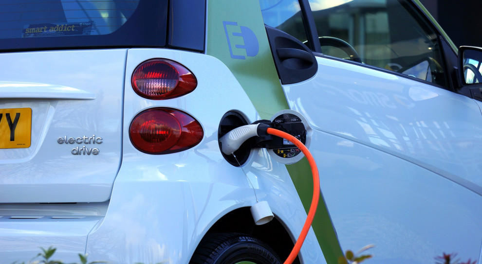 Pierwsza stacja ładowania samochodów elektrycznych Orlen ma być uruchomiona jeszcze w połowie 2018 r. roku i stanie przed płocką siedzibą koncernu (fot.pixabay.com) Orlen i Lotos walczą o e-samochody