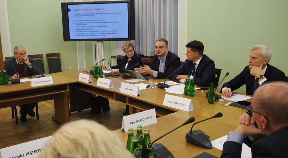 Do dyskusji zaproszeni zostali politycy ugrupowań opozycyjnych, a także przedstawiciele organizacji przedsiębiorców i pracodawców, środowisk akademickich oraz eksperci. (fot. Plan Petru/twitter) W Sejmie debata Planu Petru o zmianach w prawie dla przedsiębiorców