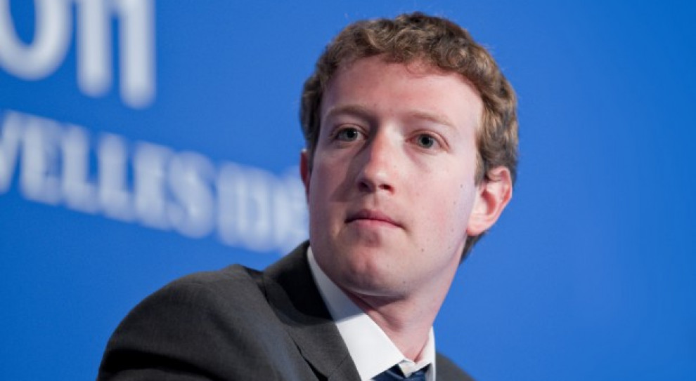 W liście, który skierowali do firmy Marka Zuckerberga, zwracają uwagę, że Messenger Kids nie tylko rozszerza bazę użytkowników Facebooka na osoby dużo młodsze niż wcześniej wyznaczona granica 13. roku życia, ale też obiera za cel grupę, której etap rozwoju psychicznego nie pozwala na w pełni świadome korzystanie z mediów społecznościowych Fot. Frederic Legrand - COMEO / Shutterstock.com Lekarze piszą do Marka Zuckerberga. "To groźniejsze dla dzieci niż Pokemony"
