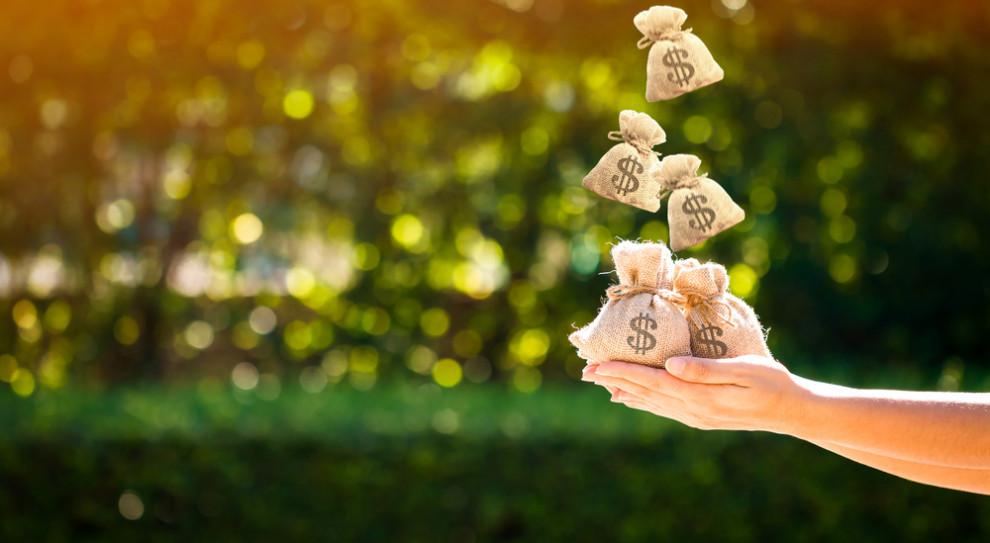 Kredyty ratalne udzielane właśnie w weekendy stanowią niemal 25 proc. łącznej sprzedaży kredytów z całego tygodnia. (fot.shutterstock.com) Zakaz handlu w niedzielę. Skutki odczuje nie tylko branża handlowa