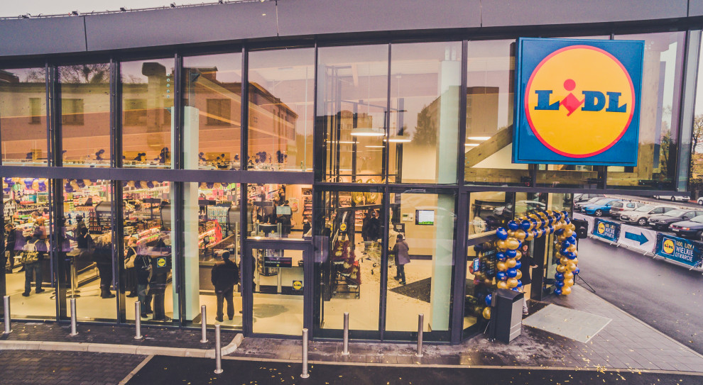 Jak sieć Lidl niejednokrotnie podkreśla, każdy odpowiedzialny pracodawca funkcjonuje w oparciu o zestaw wartości (fot. mat.pras.) Lidl testuje poniedziałkową zmianę od godziny 5 rano