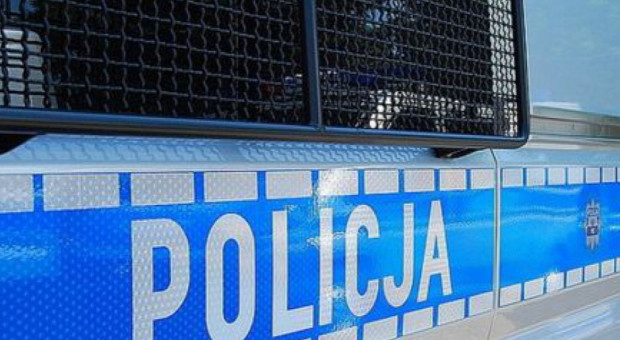 Komendant miejski polecił też innej jednostce, aby zbadała sprawę spożywania alkoholu w komendzie Szczecin Nad Odrą. Wobec ośmiu policjantów z tej jednostki toczą się postępowania dyscyplinarne. (fot. ilustracyjne: twitter/Policja Lubin) Policjantka poskarżyła na kolegę z pracy. Komendant i zastępcy stracili stanowiska