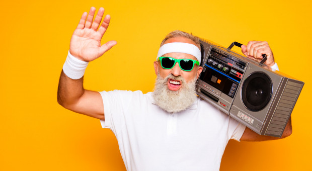 Odprawa emerytalna wynosi równowartość jednomiesięcznego wynagrodzenia (fot.shutterstock) Emerytura: Kiedy i komu przysługuje odprawa emerytalna?