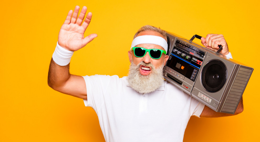 Odprawa emerytalna wynosi równowartość jednomiesięcznego wynagrodzenia (fot.shutterstock) Emerytura: Kiedy i komu przysługuje odprawa emerytalna?