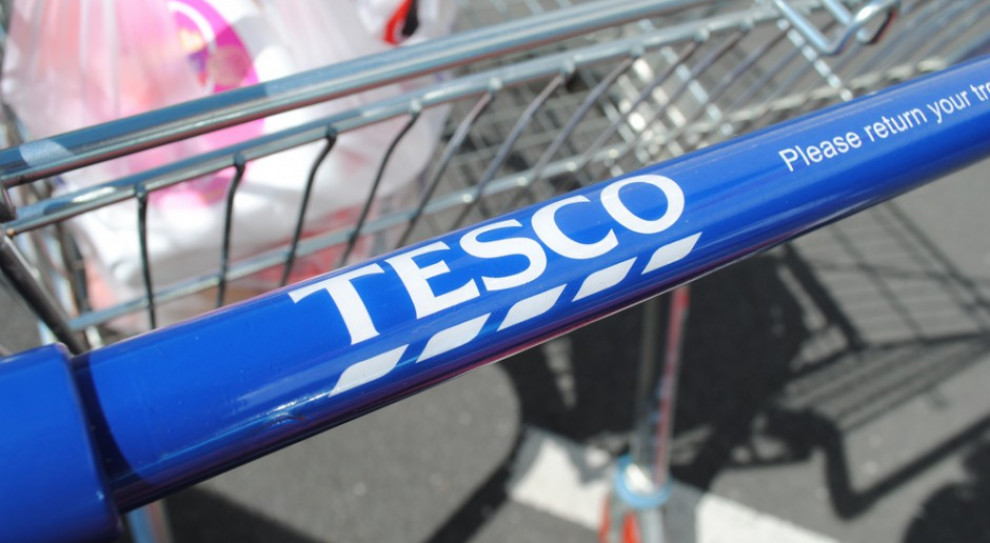Tesco jest największym detalistą w Wielkiej Brytanii i największym pracodawcą w sektorze prywatnym, zatrudniającym ponad 310 tys.pracowników. Fot. Shutterstock.com Nierówności płac w Tesco? Firmie grozi wypłata 4 mld funtów odszkodowania