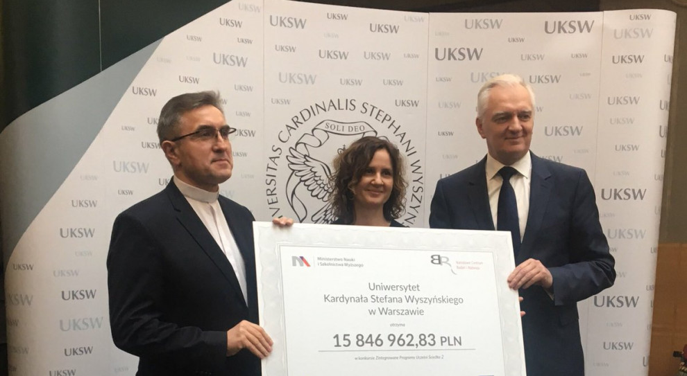 Warszawski UKSW dostał w ramach tego konkursu prawie 16 mln zł. Rektor uczelni ks. prof. Stanisław Dziekoński zapewnił, że są to pieniądze, które pozwolą jego placówce nabrać prędkości (fot. Jacek Ozdoba/twitter) Prawie 250 mln zł na rozwój uczelni średniej wielkości