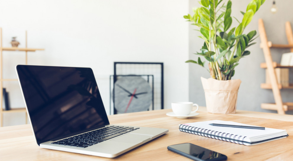 Praca zdalna, w związku z rozwojem technologii, staje się coraz bardziej powszechna. Niewątpliwie ma ona swoje zalety, ale są i wady (fot. Pixabay) Czy praca zdalna jest dla każdego?