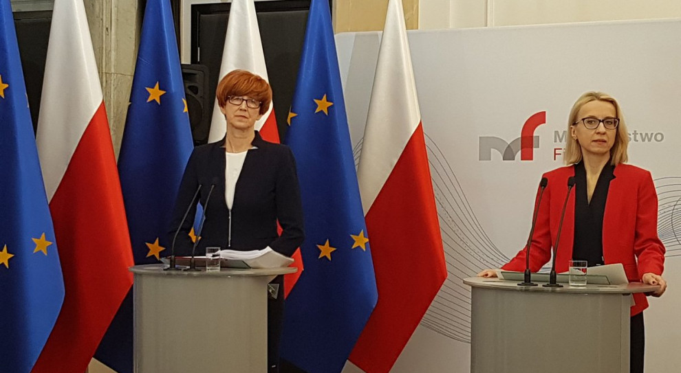Elżbieta Rafalska i Teresa Czerwińska (fot.twitter.com/MRPiPS_GOV_PL) Zakaz handlu: Rząd znowelizuje ustawę jeśli będzie taka potrzeba