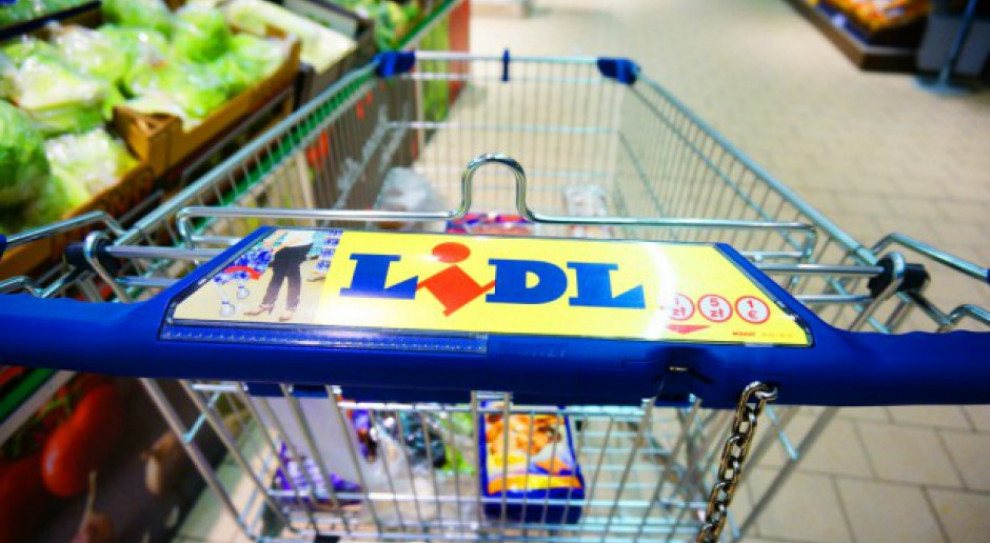 Pracodawca to jeden z bohaterów rozpoczętej w styczniu br. kampanii reklamowej sieci sklepów Lidl Polska, mającej na celu wypromowanie „Ryneczku Lidla”. Fot. Shutterstock.com Pracodawca nie udzielił pomocy pracownicy. Stracił kontrakt z Lidlem
