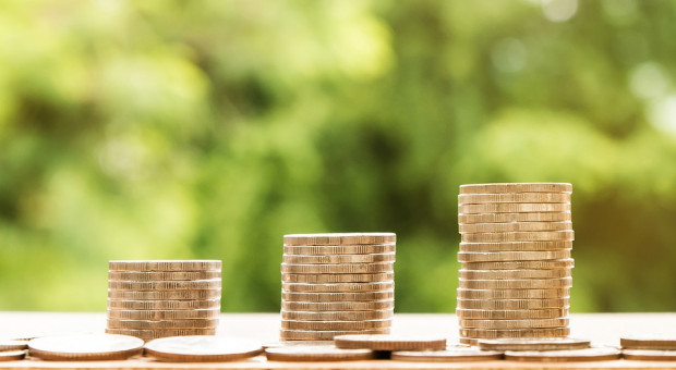 Firmy, aby podnieść wynagrodzenia pracownikom, będą podwyższać ceny swoich produktów i usług. (fot. pixabay.com) Jakub Lewiatan: Firmy podnoszą płace, bo mają problemy ze znalezieniem pracowników