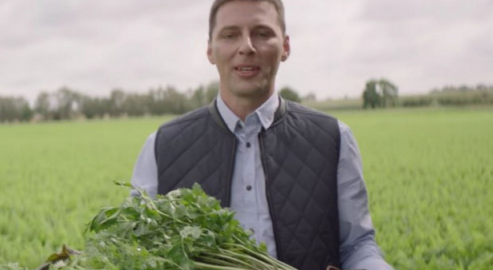 Pracodawca był jednym z bohaterów kampanii "Ryneczek Lidla". Po sprawie, Lidl zerwał współpracę z przedsiębiorcą. Fot.: kadr reklamy Lidl 100 tys. na leczenie Ukrainki, której nie udzielił pomocy. Pracodawca poczuł się do odpowiedzialności