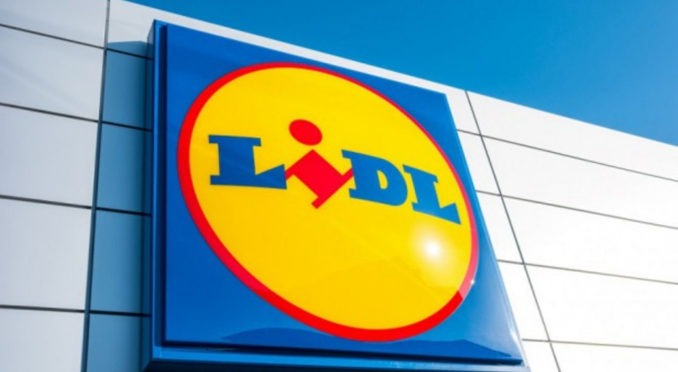 Podwyżki w Lidlu: Pracownicy będą zarabiać więcej (fot.shutterstock) Wynagrodzenia: Lidl znów daje podwyżki. Ile będą zarabiać pracownicy?