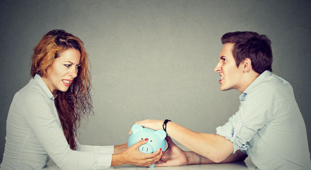 Bank Barclays płaci kobietom zatrudnionym w dziale bankowości inwestycyjnej o połowę mniej niż mężczyznom (Fot. Shutterstock) Wielka Brytania: Bank Barclays ujawnia spore dysproporcje w zarobkach
