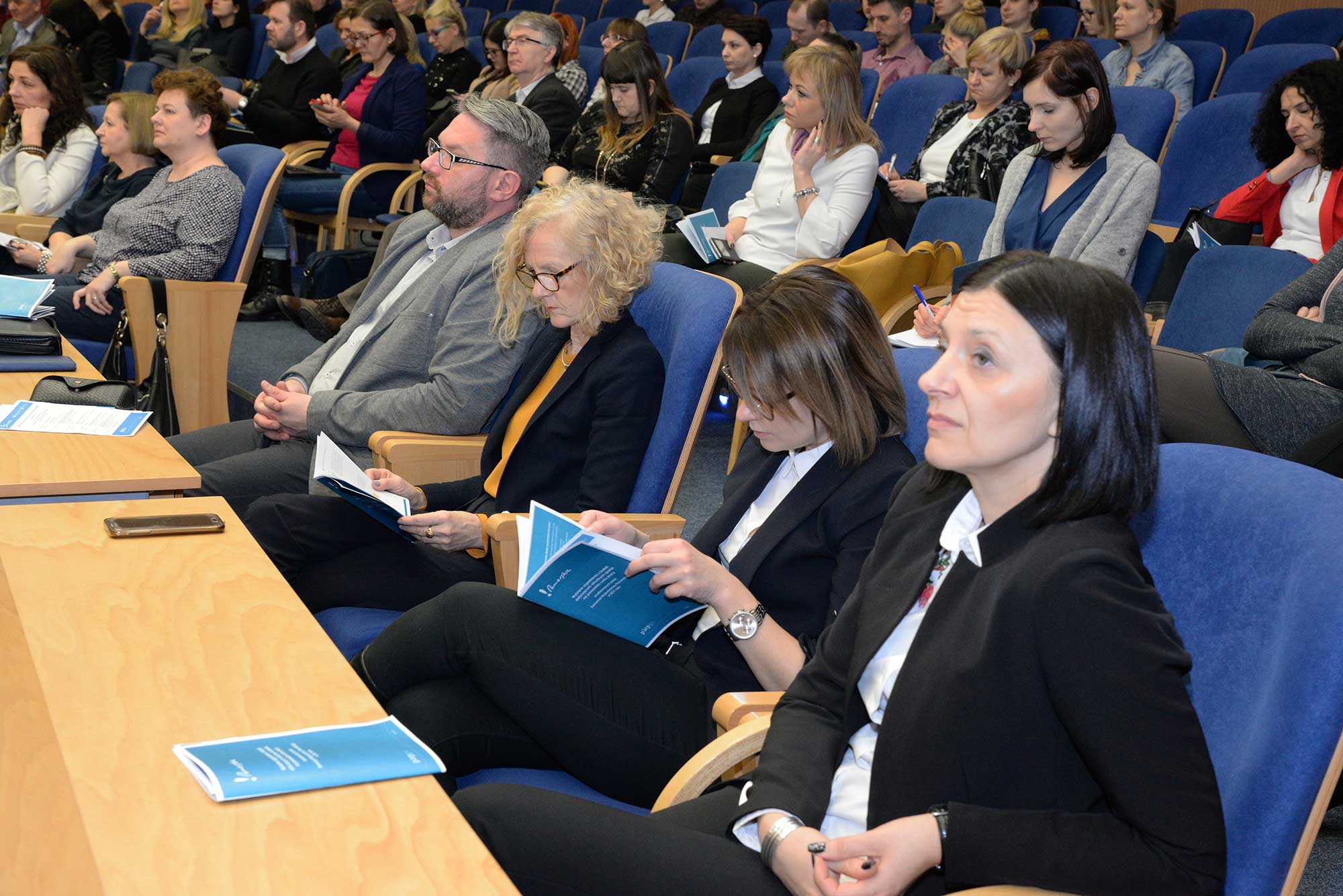 - Widoczne dzisiaj w regionie, przybierające na sile, zjawisko imigracji obywateli z krajów zza wschodniej granicy, głównie z Ukrainy, ma charakter zarobkowy i wynika z rosnących potrzeb kadrowych w przedsiębiorstwach - mówił Mieczysław Struk, marszałek województwa pomorskiego. (fot. WUP w Gdańsku)