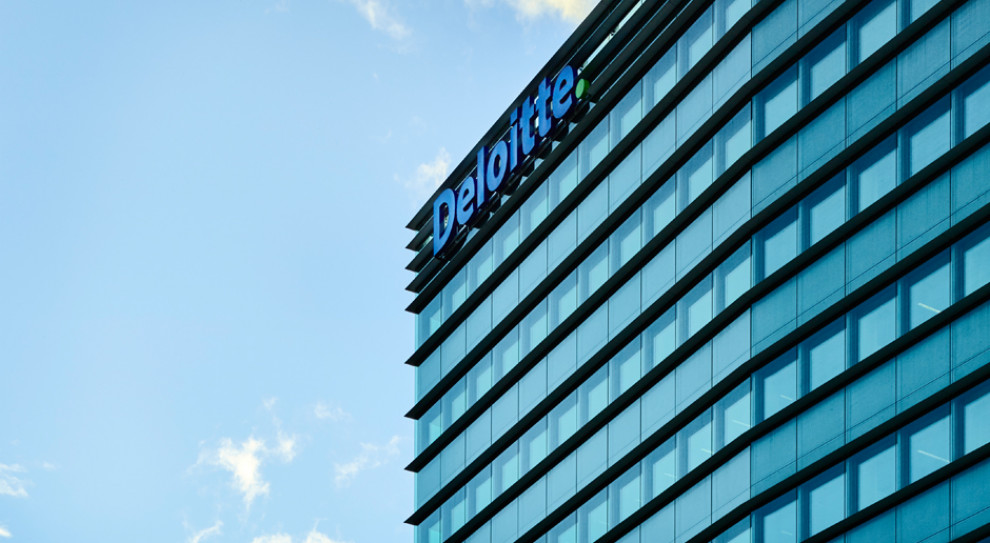 Deloitte szuka pracowników do działów audytu, podatków, prawa, doradztwa finansowego oraz konsultingu strategicznego, technologicznego, zarządzania ryzykiem i marketingu. Fot. deloitte.co.uk Deloitte rekrutuje - 200 miejsc pracy czeka