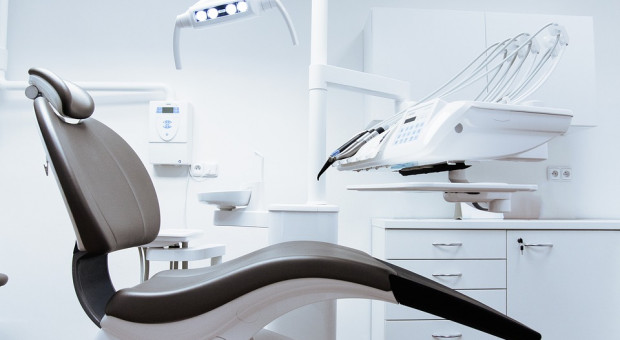 CNBC spekuluje, że oprócz opieki zdrowotnej nad pracownikami koncernu zadaniem klinik może być również zbieranie danych niezbędnych do testów nowych urządzeń i usług Apple, związanych z pomiarami medycznymi. (fot. pixabay.com) Apple otwiera własne kliniki medyczne dla swoich pracowników