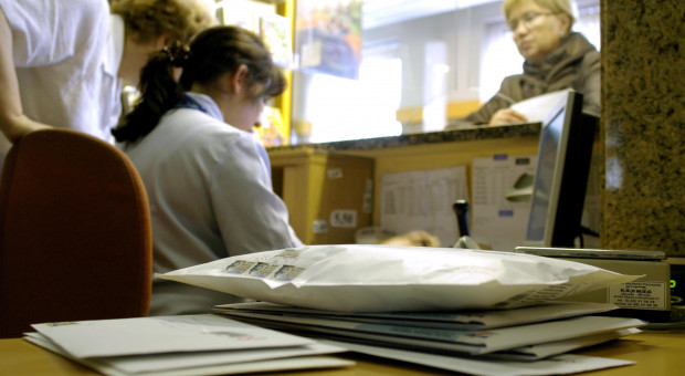 - W Polsce w instytucjach samorządowych pracuje ponad 2 miliony osób - wylicza Zawisza (fot. PTWP) Partia Razem apeluje: samorząd ma być dobrym pracodawcą