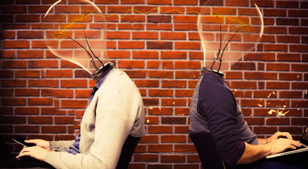 Informatycy z sektora publicznego skarżą się, że wykonują zlecenia, które mijają się z ich kompetencjami (fot.pixabay) Co robi informatyk w urzędzie? Wymienia żarówki, naprawiają gniazdka i klimatyzację