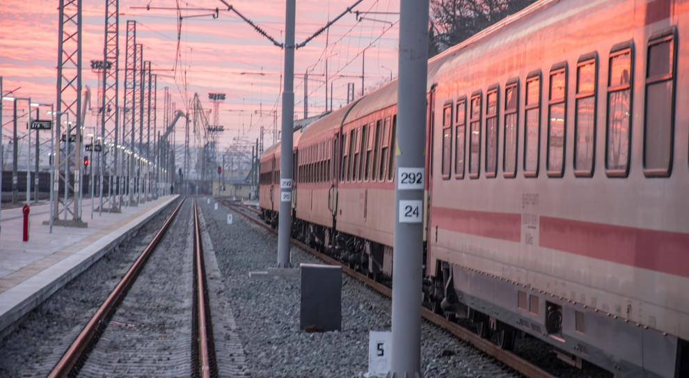 Zabudowane nieruchomości powinny zostać w spółkach kolejowych - powiedział wiceminister Andrzej Bittel (fot.pixabay.com) PKP SA zbuduje biurowce