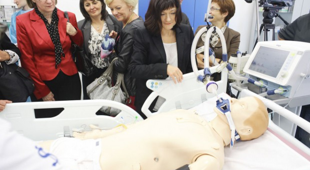 Symulacja medyczna rozwija się także ze względu na uwarunkowania prawne i związany z nimi coraz trudniejszy dostęp do pacjenta (fot. Rynekzdrowia.pl) Praktycznej medycyny można nauczyć się na "lalkach"?