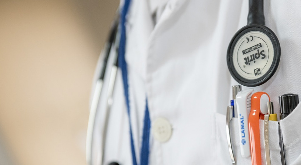 Psychiatrzy zgłosili postulaty płacowe dotyczące m.in. zwiększenia wynagrodzenia zasadniczego dla specjalistów II stopnia do dwóch średnich krajowych i zwiększenia stawki godzinowej podczas dyżuru do 200 zł (fot. pixabay.com) Lekarze porozumieli się z dyrekcją. Zostają w pracy