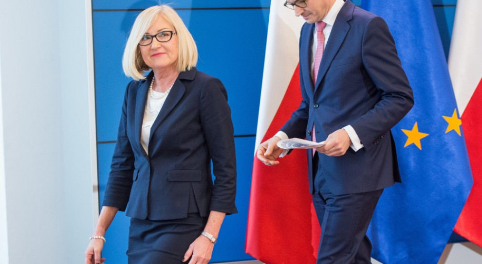Zgodnie z ustaleniami środowymi gazety "Fakt" rzecznik rządu Joanna Kopcińskia byłą wśród urzędników z premią za pracę. 3 tysiace zł miałą oddać. (fot.KPRM/flickr.com/domena publiczna) Wynagrodzenia w rządzie: Ministrowie dostaną podwyżki?