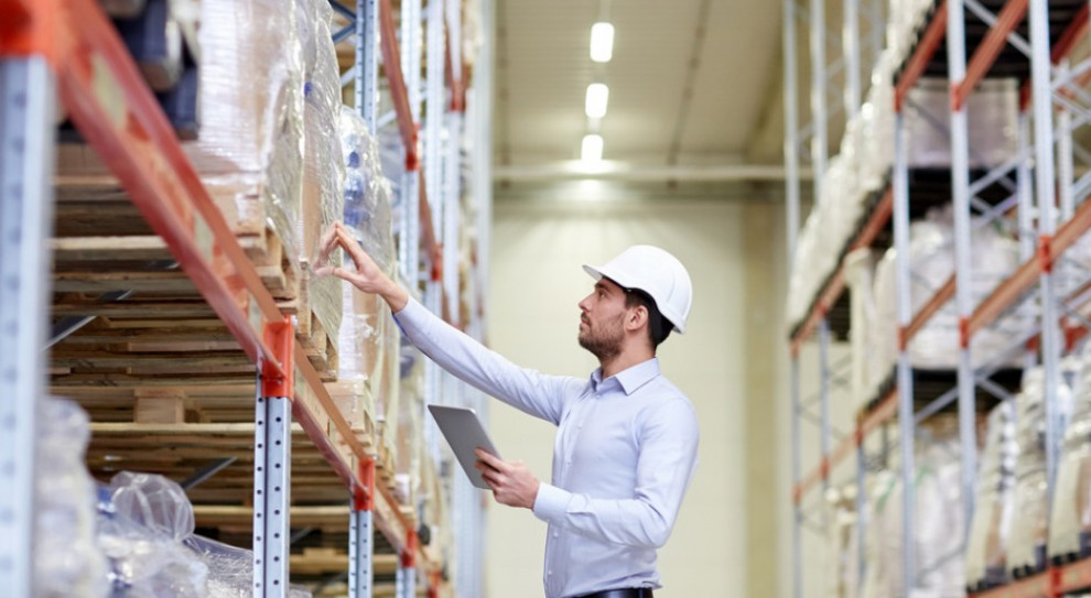 Pracownicy oczekują czegoś więcej od pracodawcy niż tylko odpowiedniego wynagrodzenia i stabilnego zatrudnienia Fot. shutterstock Logistyka cierpi na braku rąk pracy