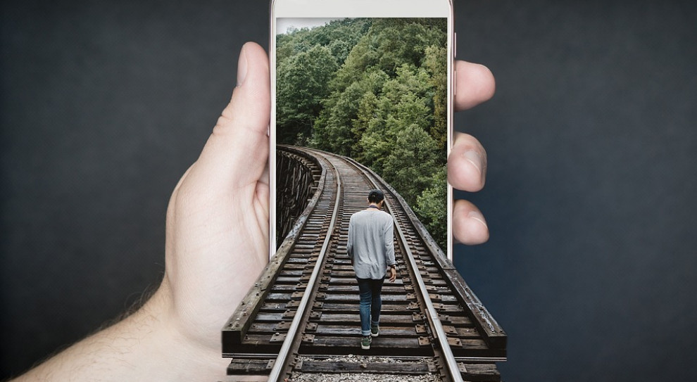 klienci podejmują pochopne decyzje zakupowe i nie są w stanie wywiązać się ze zobowiązań (fot.pixabay) Długi klientów wobec telefonii komórkowych to ponad 700 mln zł