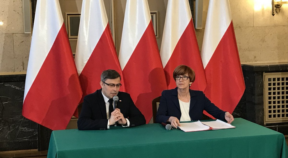 Rafalska uczestniczyła w piątek (16.03) w konferencji "Rodzina w centrum uwagi" zorganizowanej przez Śląski Urząd Wojewódzki w Katowicach. (fot. Twitter/Ministerstwo Rodziny) Projekt Kodeksu pracy w rękach MRPiPS. Co zostanie z propozycji komisji kodyfikacji?