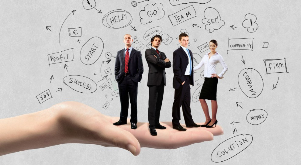 Choć 63 proc. pracowników jest zadowolonych z praktyk rozwojowych podejmowanych przez pracodawców, to przeszło 1/4 ocenia je negatywnie. (Fot. Shutterstock) Work Service: Polacy nie są zadowoleni z pracy. Co im przeszkadza?