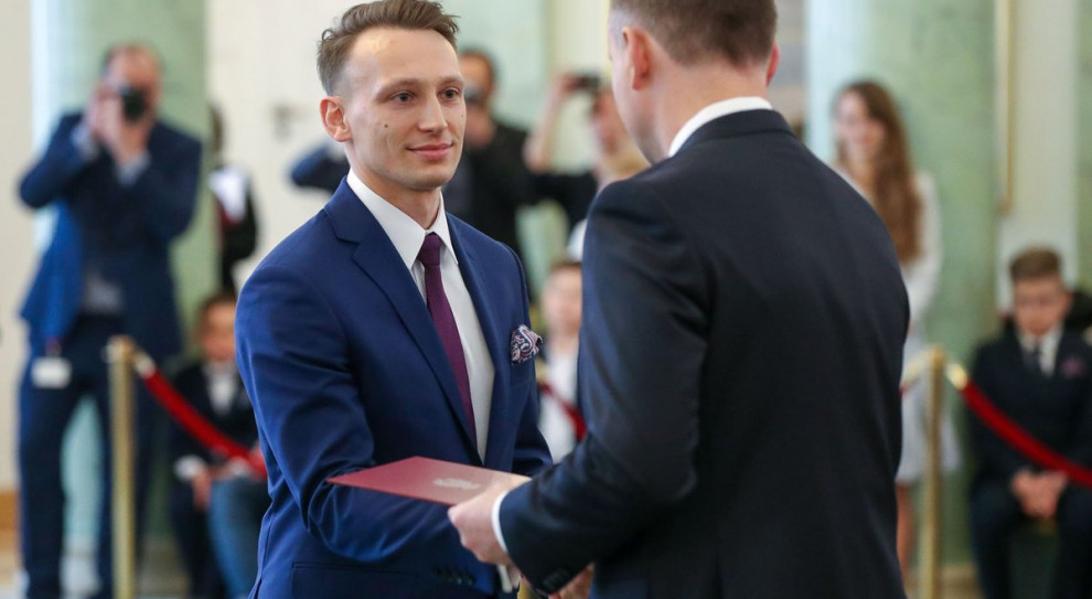 Andrzej Duda pogratulował w imieniu Rzeczypospolitej sędziom i asesorom oraz podziękował ich rodzinom (fot. Grzegorz Jakubowski/KPRP) Prezydent powołał 29 sędziów i trzech asesorów