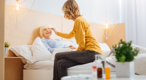 Członkowie komisji zgodnie przyznali, że zmiany zaproponowane w ustawie są korzystne dla systemu opieki społecznej (fot. Shutterstock) Jest szansa na większe dodatki dla pracowników socjalnych