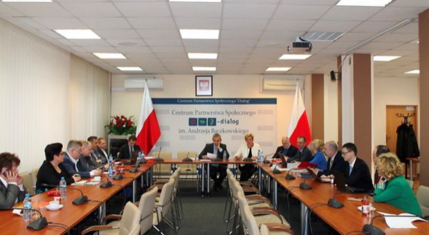 Spotkanie w Radzie Dialogu Społecznego dotyczące płac w ochronie zdrowia (29 marca); FOT. dialog.gov.pl Będą zmiany w sposobie ustalania najniższego wynagrodzenia w zawodach medycznych