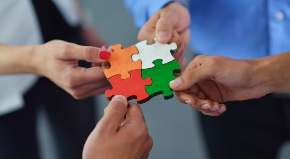 Firmy nie mogą odnieść sukcesu bez pracowników pracujących razem. Fot. mat. prasowe Jak budować dobre relacje w zespole: Franczyza a team building