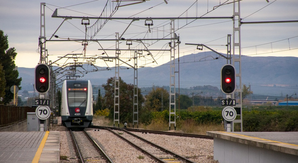 Protestujący kolejarze sprzeciwiają się reformie SNCF, która ma być przeprowadzona za pomocą dekretów; ma ona m.in. położyć kres specjalnemu statusowi kolejarzy (fot. pixabay.com) We Francji kolejny dzień strajku pracowników kolei