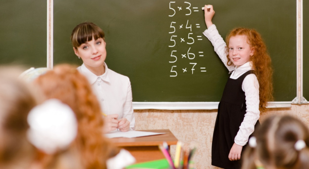 Płace zasadnicze nauczycieli od 1 kwietnia wzrosły w zależności od stopnia awansu zawodowego od 123 do 168 zł brutto(fot.shutterstock) Wynagrodzenia: Tyle będą kosztować podwyżki dla nauczycieli