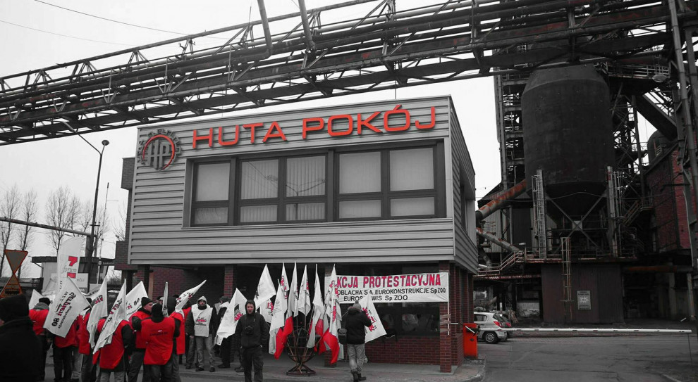 6 kwietnia pikieta w Hucie Pokój. Fot. WZZ "Sierpień 80" Pikieta w Hucie Pokój w Rudzie Śląskiej: „Wszędzie zarabia się więcej”