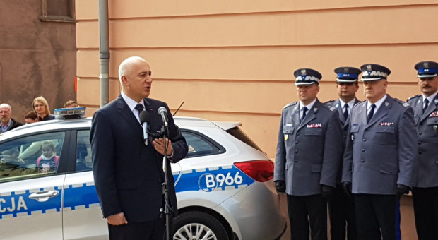 Brudziński zapewnił mundurowych, że mają w jego osobie pełne wsparcie (fot. MSWiA/twitter) Joachim Brudziński na odprawie dolnośląskich służb: Uważam, że powinny znaleźć się pieniądze na podwyżki