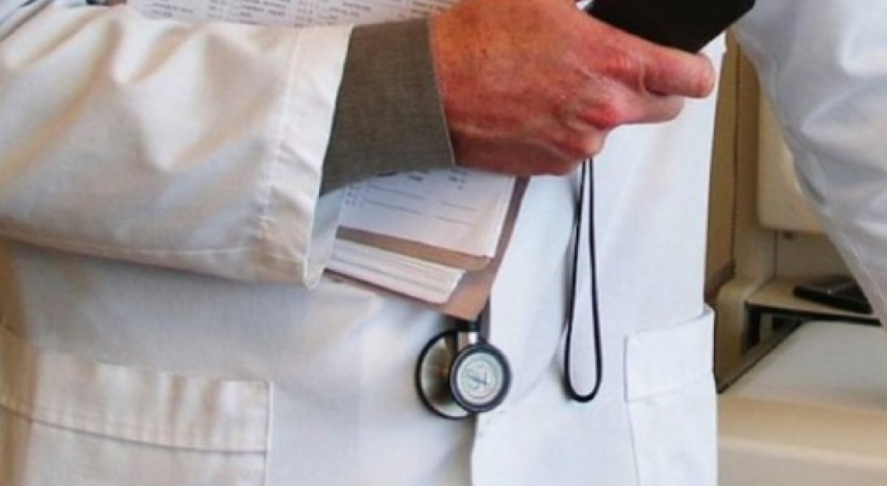 Najczęściej lekarze borykają się z wymuszaniem określonego postępowania medycznego - 37 proc. badanych lekarzy znajduje się w takiej sytuacji przynajmniej raz w miesiącu. (fot. Fotolia) Niestosowne komentarze, obelgi, groźby. Coraz więcej przypadków agresji pacjentów wobec lekarzy