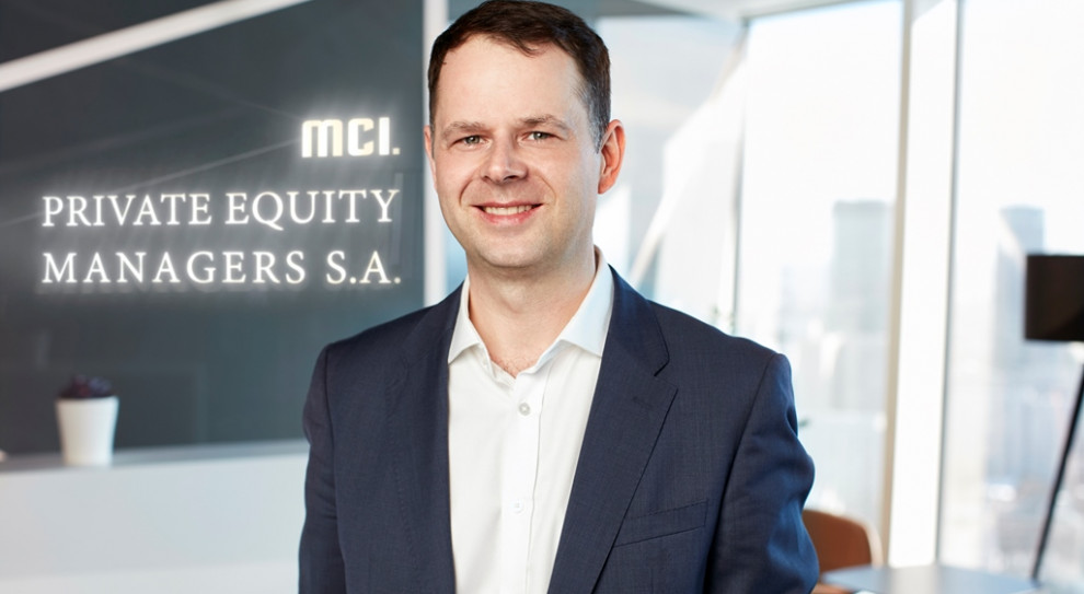 Michał Staszkiewicz ukończył studia licencjackie z finansów i bankowości w warszawskiej Szkole Głównej Handlowej oraz studia magisterskie z zarządzania finansami w Wyższej Szkole Zarządzania i Marketingu w Warszawie (fot. mat. pras) Michał Staszkiewicz dołącza do Grupy MCI