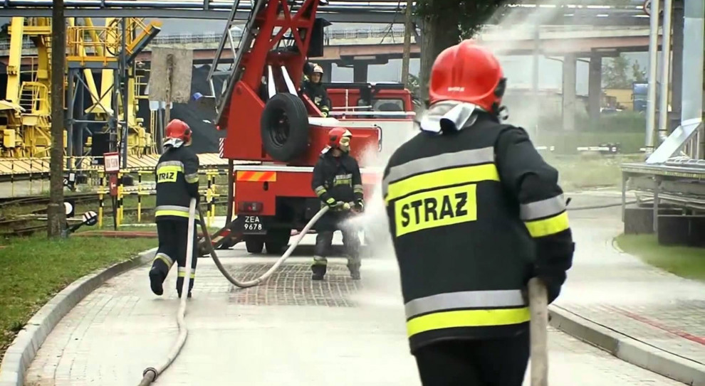 Strażacy muszą być stale w dobrej kondycji fizycznej. (Fot. youtube) Testy sprawnościowe strażaków po nowemu
